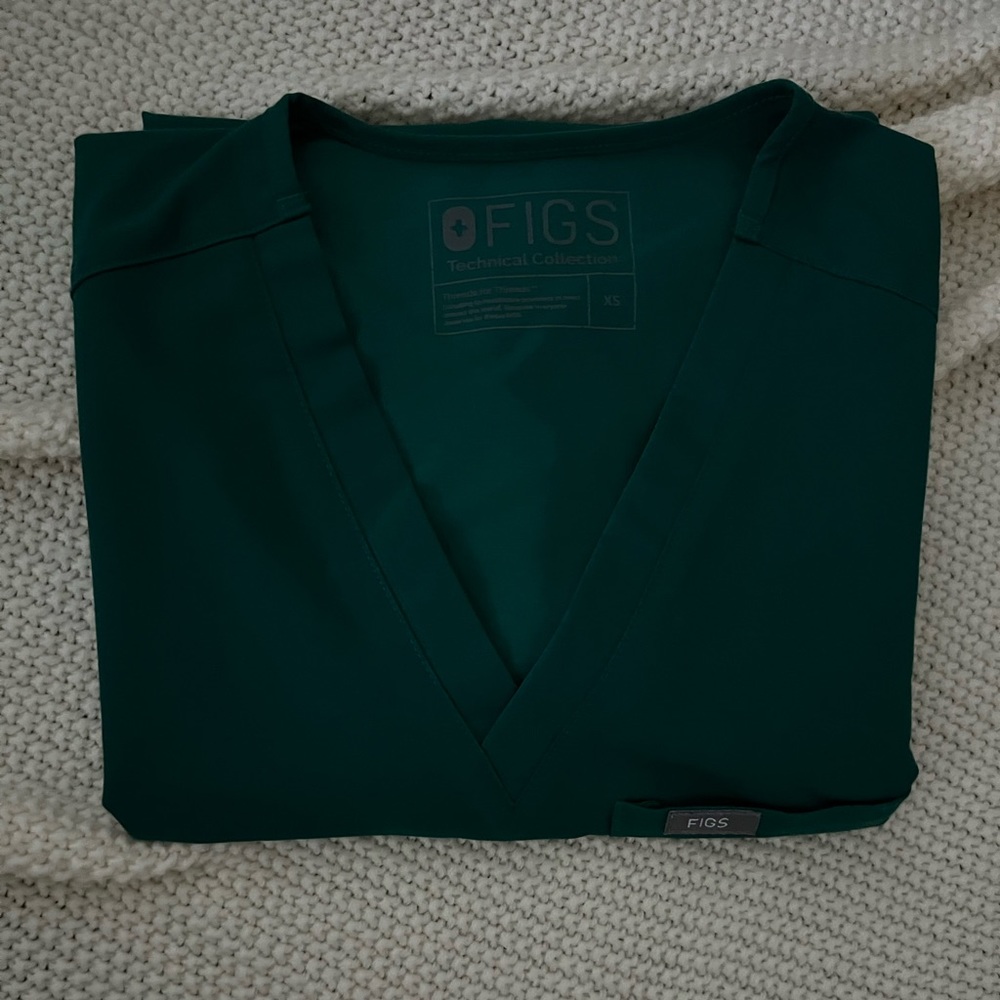 Figs Catarina One-Pocket Scrub Top - Hunter Green -